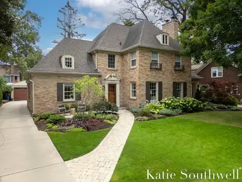 958 Pinecrest Avenue SE, Grand Rapids, MI 49506