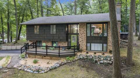 352 Horseshoe Court, Plainwell, MI 49080