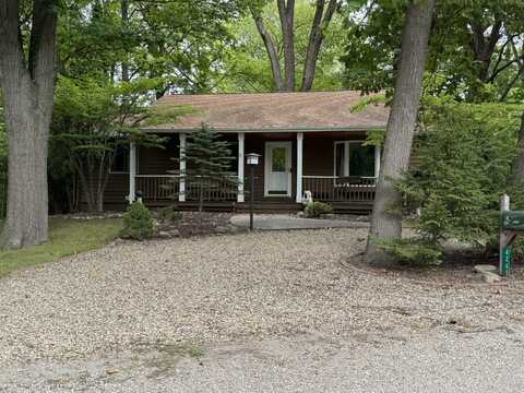 6265 Elm Drive, Sawyer, MI 49125