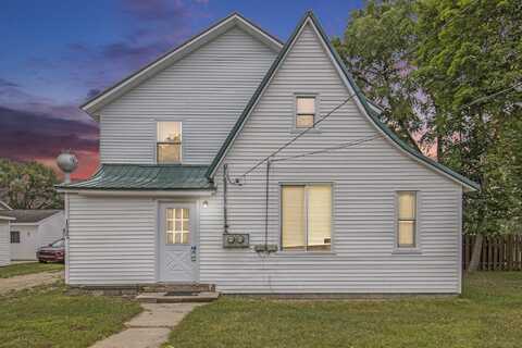 1332 E Wilcox Avenue, White Cloud, MI 49349