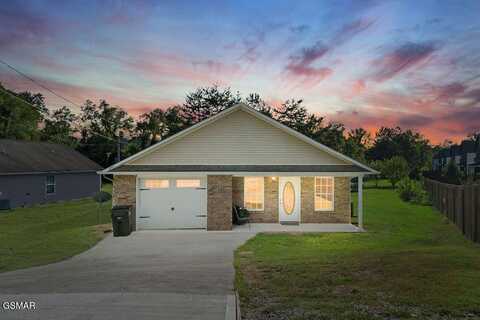 1039 Center Street, Sevierville, TN 37862
