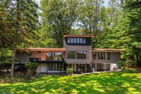 28 W Shore Rd, Mountain Lakes, NJ 07046