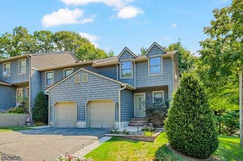 14 Mountain Ridge Rd, Bloomingdale, NJ 07403