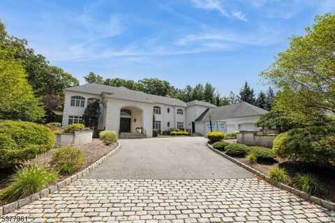 3 Rickland Dr, North Caldwell, NJ 07006