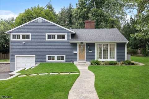 208 Busteed Dr, Midland Park Boro, NJ 07432