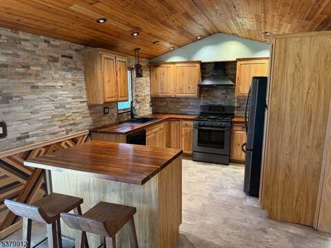 61 Oliver Pl, Ringwood, NJ 07456