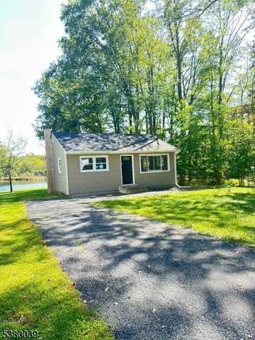 949 Plymouth Lake Dr, Stillwater, NJ 07860