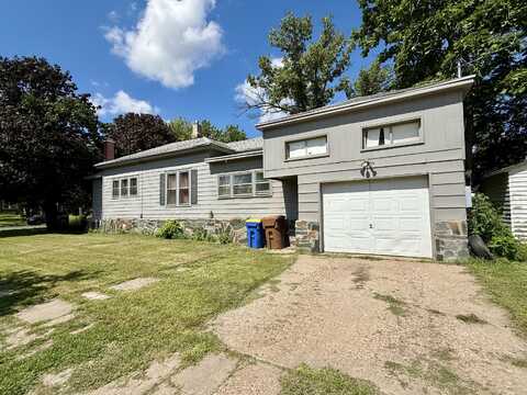 678 Ohio Ave SW, Huron, SD 57350