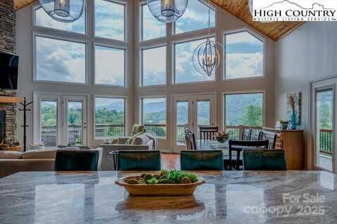 27 Country Beech Lane, Burnsville, NC 28714