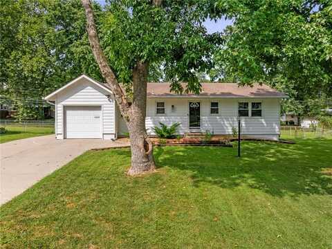 104 SW Walnut Street, Lees Summit, MO 64063