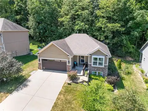 5730 NW Michael's Cove, Parkville, MO 64152