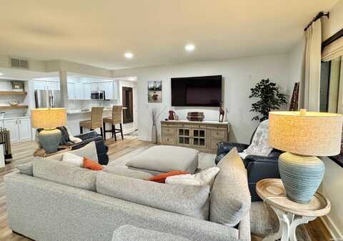 100 BAYOU Point, Hot Springs, AR 71913