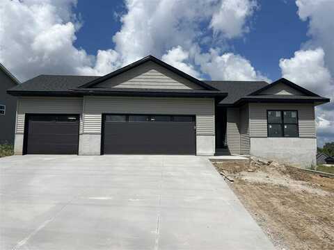 1417 Legend Dr, Tiffin, IA 52340