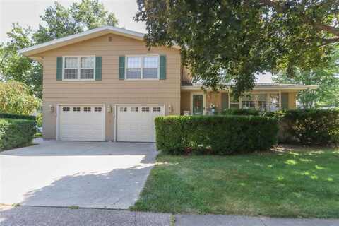 215 W Harrison St, Washington, IA 52353