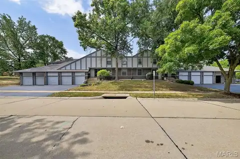 2368 Seven Pines Drive, Maryland Heights, MO 63146