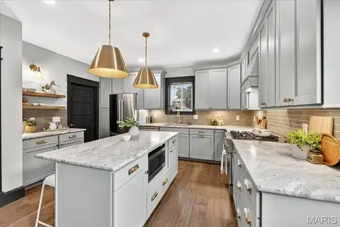 7241 Stanley Avenue, Maplewood, MO 63143