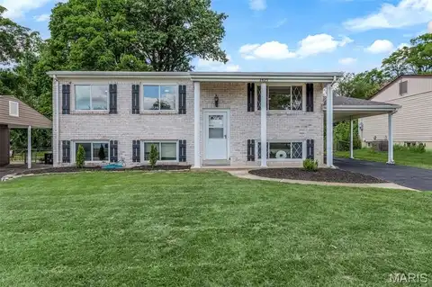 2823 Cherry Point Lane, Maryland Heights, MO 63043