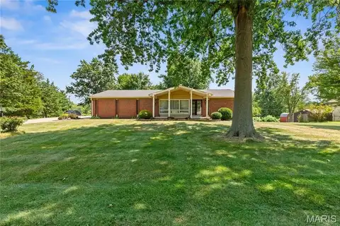 24 Saint Robert Drive, Saint Peters, MO 63376