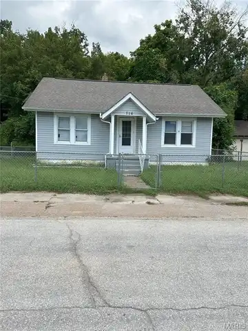 716 W Saint Louis Street, De Soto, MO 63020