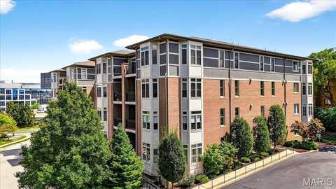 842 N New Ballas Court, Creve Coeur, MO 63141