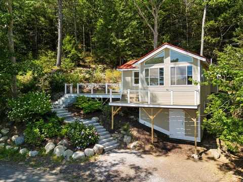 161 Molyneaux Road, Camden, ME 04843