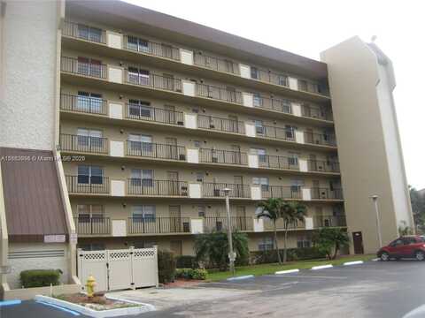 3150 W Rolling Hills Cir, Davie, FL 33328