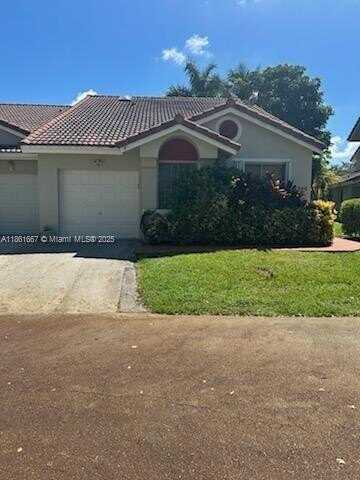 7340 Pinewalk Dr S, Margate, FL 33063