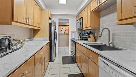 4174 Inverrary Dr, Lauderhill, FL 33319