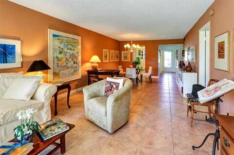 5860 NW 44th St, Lauderhill, FL 33319