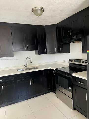 445 NE 195th St, Miami, FL 33179