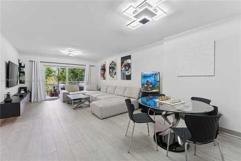 4400 Hillcrest Dr, Hollywood, FL 33021