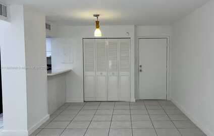8860 Fontainebleau Blvd, Miami, FL 33172