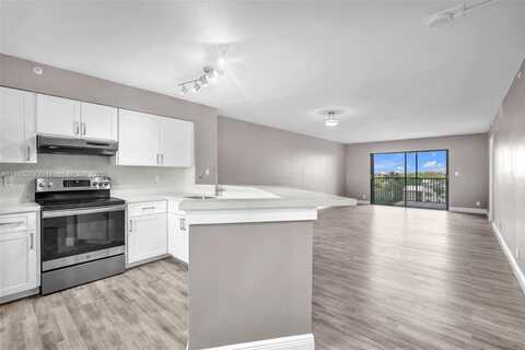 2112 S Cypress Bend Dr, Pompano Beach, FL 33069