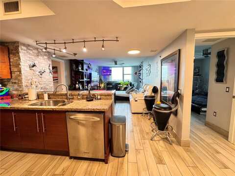2641 N Flamingo Rd, Sunrise, FL 33323