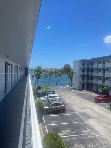 445 NE 195th St, Miami, FL 33179