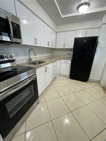 447 NE 195th St, Miami, FL 33179