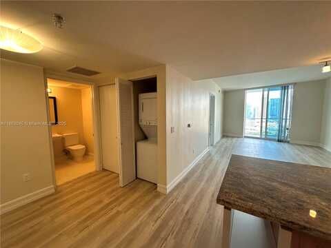 185 SW 7th St, Miami, FL 33130