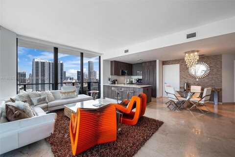 88 SW 7th St, Miami, FL 33130