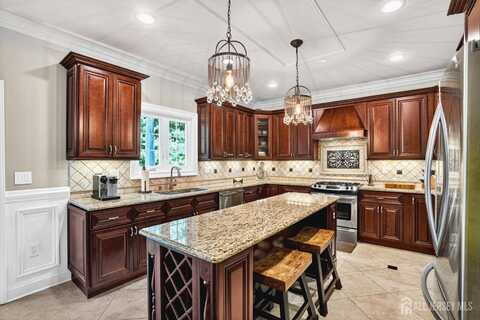 45 White Oak Lane, Aberdeen, NJ 07747