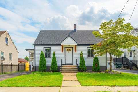 9 Winston Drive, Woodbridge, NJ 07095