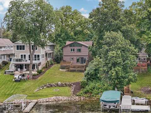 S73w17268 LAKE Dr, Muskego, WI 53150