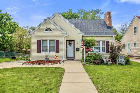 78 Columbia Ave, Waukesha, WI 53186