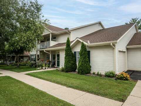 160 Bur Oak Ln, Grafton, WI 53024