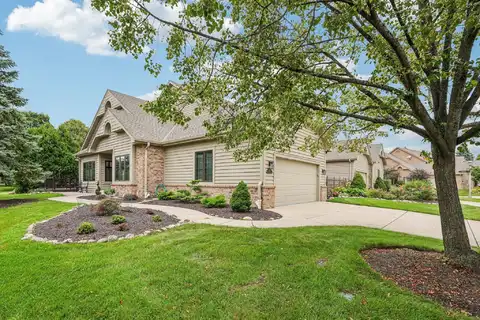 8517 S Country Club Dr, Franklin, WI 53132