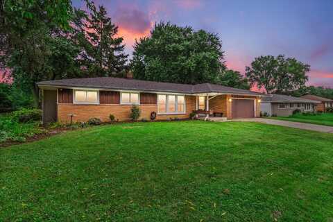 6420 Mansfield Dr, Greendale, WI 53129