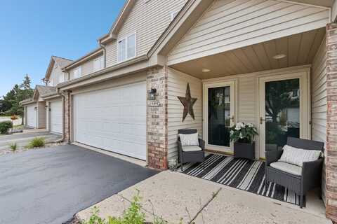 1909 Mallard Pointe Cir, Waukesha, WI 53189