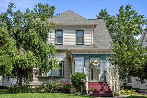 726 Madison St, Waukesha, WI 53188