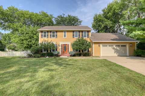 452 Leanore Ct, Pewaukee, WI 53072