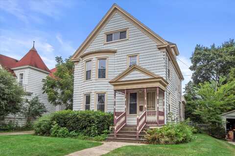 1523 N 70th St, Wauwatosa, WI 53213