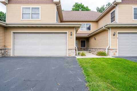 946 Autumn Ridge Ln, Hartford, WI 53027